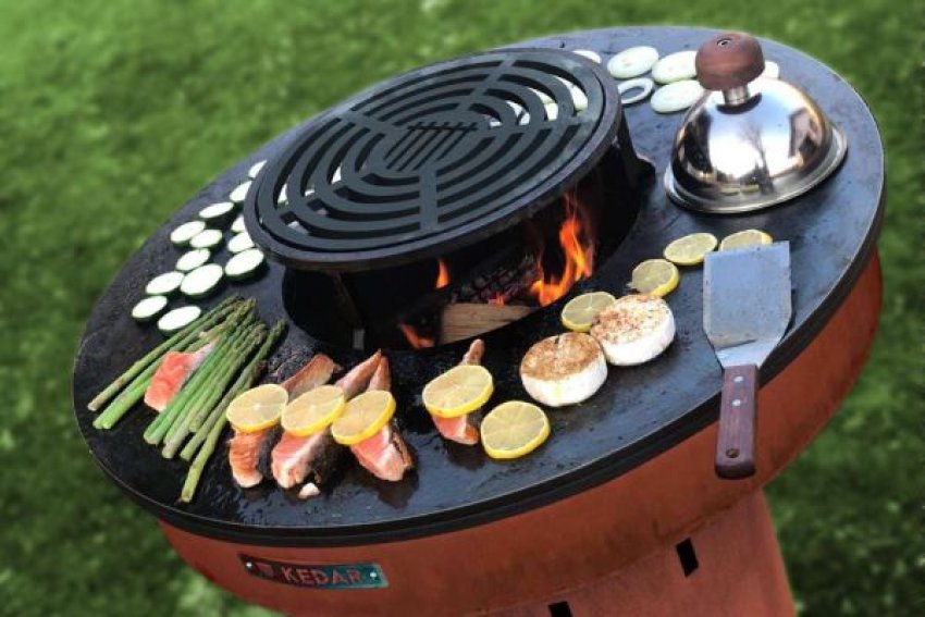 Egy nyár sem lehet teljes grillezés nélkül, különösen akkor, ha mindezt a saját kertedben élvezheted. A kerti grillezőhely kialakítása nemcsak praktikus döntés, hanem igazi közösségi élményt is teremt: a sütögetés, a beszélgetések és a hosszú esték természetes központja lesz. ...