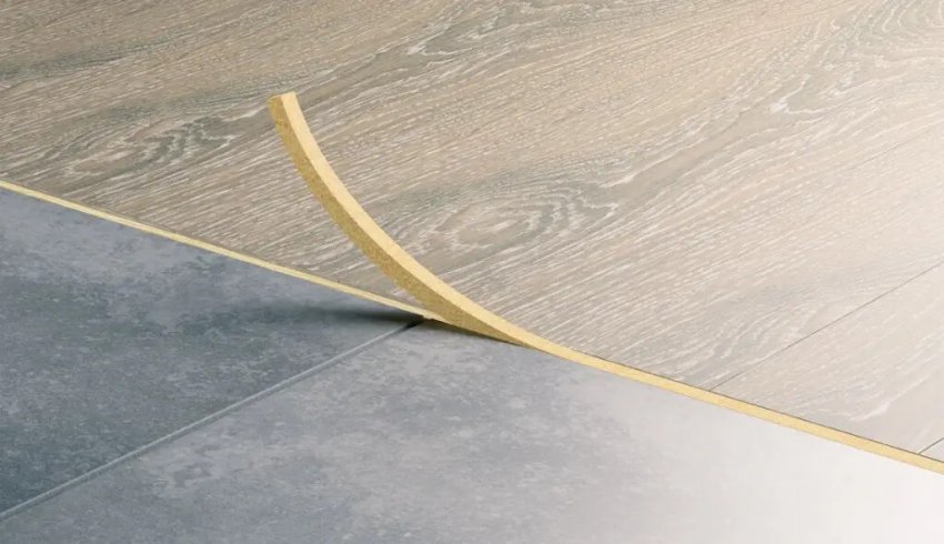 A padlószerkezetek kialakításánál rengeteg apró, mégis kulcsfontosságú részletre kell figyelni. Ezek közé tartozik a dilatációs szalag alkalmazása is, amely első ránézésre jelentéktelen elemnek tűnhet, valójában azonban komoly szerkezeti és komfortbeli problémákat előzhet meg. Alkalmazása fe...