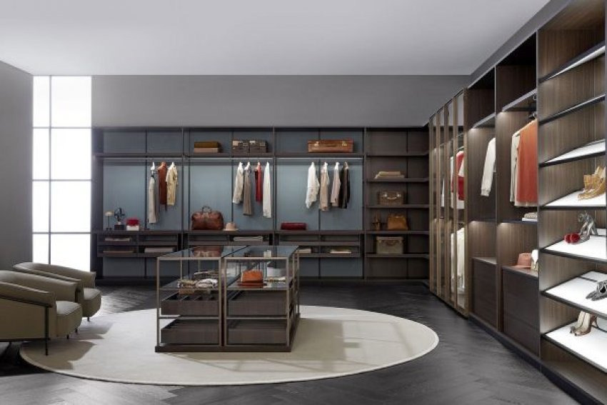 Egy jól megtervezett öltöző nemcsak tárolóhely, hanem a mindennapi rutin egyik legkellemesebb része is lehet. Ha eleged van abból, hogy a ruhák összezsúfolódnak egy hagyományos szekrényben, és reggelente hosszú percekig keresgélsz, akkor a szekrényből öltöző kialakítása otthon igazi minőségi ugrást jelenthet.