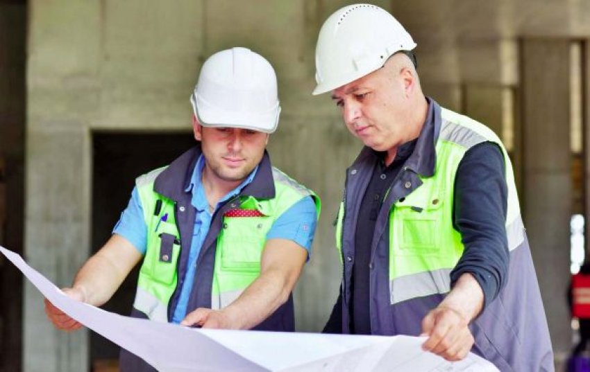Egy családi ház építésénél vagy felújításánál gyakran a látványos elemek kerülnek előtérbe, pedig az épületgépészeti munkák családi házban hosszú távon sokkal nagyobb hatással vannak a komfortérzetre és a fenntartási költségekre. A jól ...