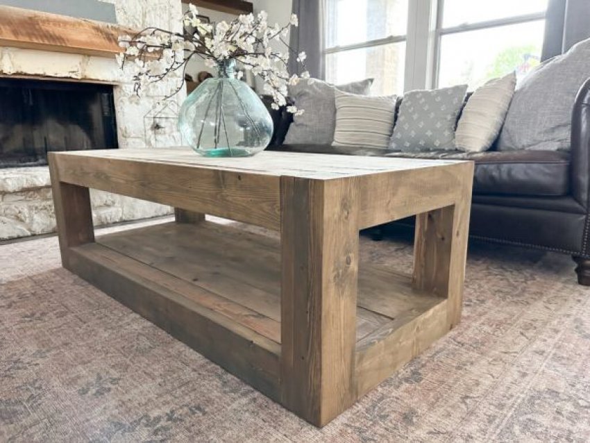 A dohányzóasztal a nappali egyik legfontosabb bútordarabja: nemcsak funkcionális szerepet tölt be, hanem meghatározza a tér hangulatát is. Éppen ezért sokan szembesülnek azzal a problémával, hogy a boltok kínálatában nehéz olyan darabot találni, amely méretben, stílusban és árban is tökéletesen...