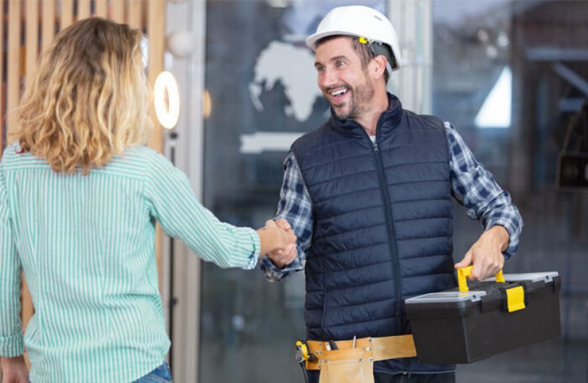 Egy lakásfelújítás izgalmas lehetőség arra, hogy az otthonod pontosan olyan legyen, amilyennek elképzelted, a siker azonban nemcsak a jó alapanyagokon és a gondos tervezésen múlik, hanem azon is, hogy milyen szakemberekkel dolgozol együtt. A nem megfelelő kivitelező rengeteg pluszköltséget, csúszást és stresszt okozhat, míg egy igazi profi hosszú t&...