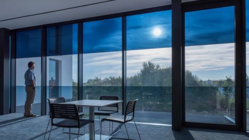 Az építőipar folyamatos fejlődése egyre több olyan megoldást hoz magával, amelyek nemcsak esztétikusabbá, hanem tudatosabbá és hatékonyabbá is teszik az otthonainkat. Az innovatív építőanyagok használata ma már nem csupán technológiai kérdés, hanem hosszú távú befektetés a fe...