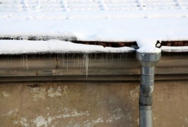 Télen hajlamosak vagyunk azt hinni, hogy az épületgépészet „csendes üzemmódban” van: a fűtés megy, a csapadék többnyire hó formájában érkezik, ...