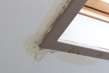 A téli hónapokban sok lakásban jelennek meg nedves foltok, párás ablakok vagy gyanús elszíneződések a falakon. Ilyenkor az ijedtség az ösztönös reakció, ...