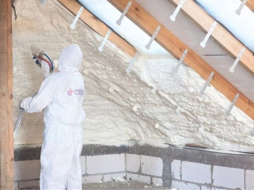 A fűtés és hűtés költségei miatt ma már szinte mindenki odafigyel az otthona szigetelésére. A PUR-hab felhasználása építkezésnél azért vált ennyire elterjedtté, mert ez az anyag egyszerre kínál kiváló hő- és hangszigetelést, gyors kivitelezést és sokoldalú alkalmazhatóságot. A ...